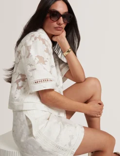New Lobster Limited Anzüge & Zweiteiler|Die Hochzeitsredaktion<Burnout-Shirt mit Blumenmuster und verkürztem Schnitt