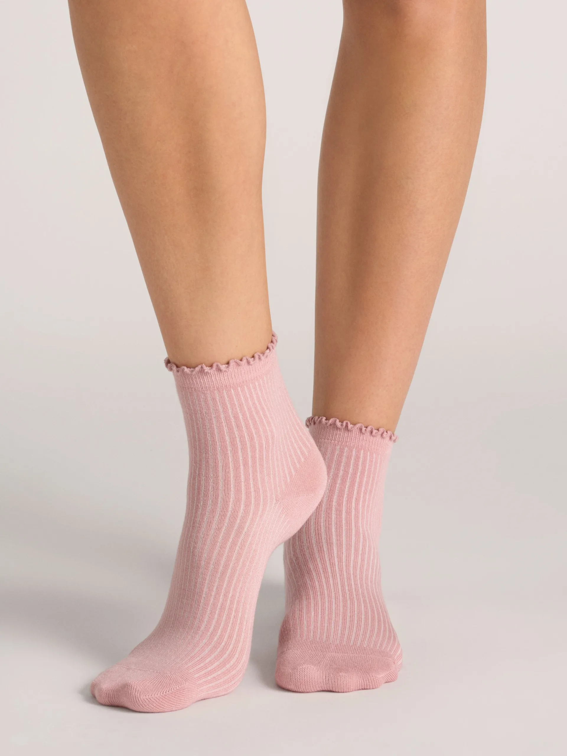 United Legwear & Apparel Co. Sämtliches Zubehör|Socken<3er-Pack gemischte Rüschen-Knöchelsocken