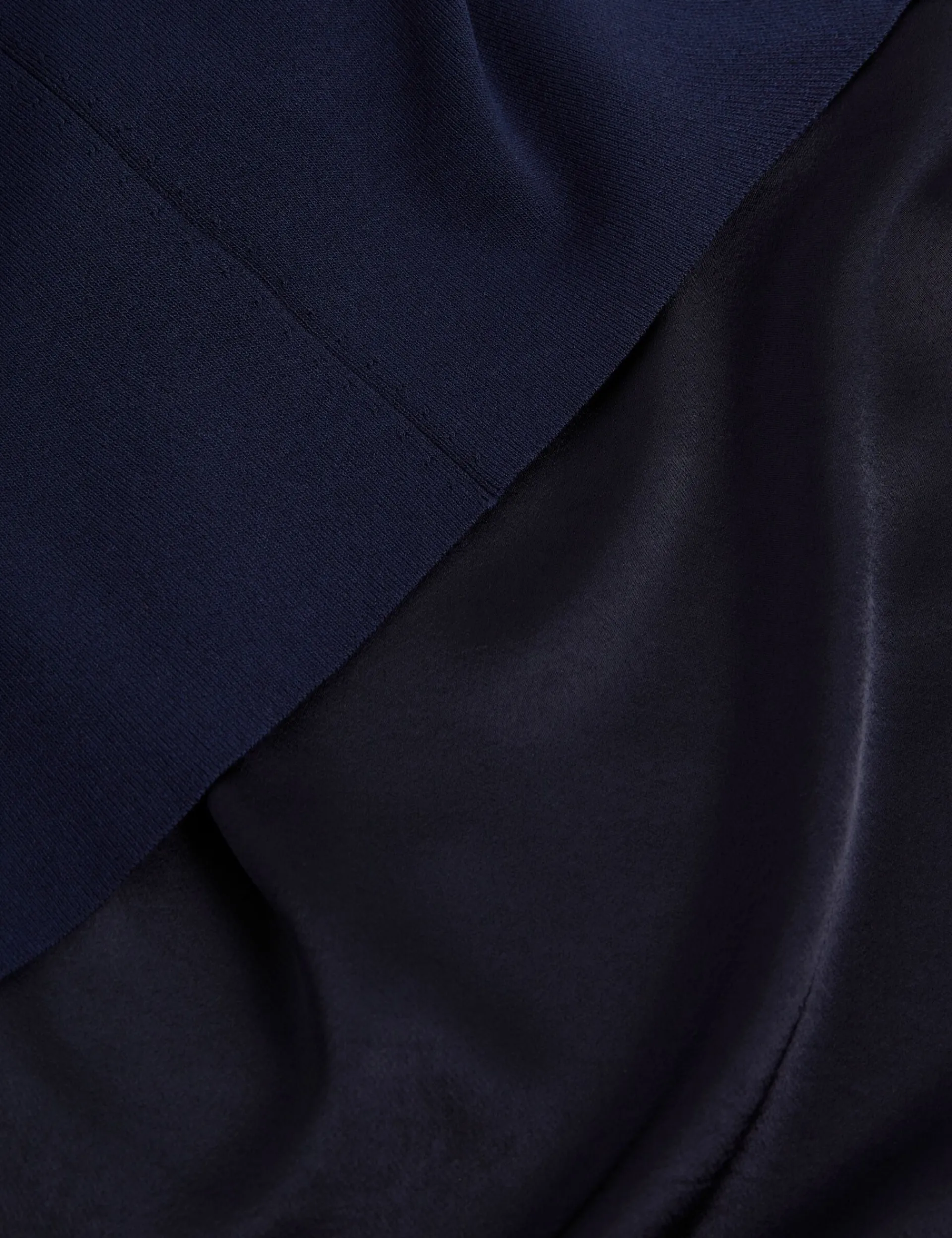 New Lobster Limited Kleider|Luftiger Blues Bearbeiten<2-in-1 Satin-Unterkleid mit Strickoberteil