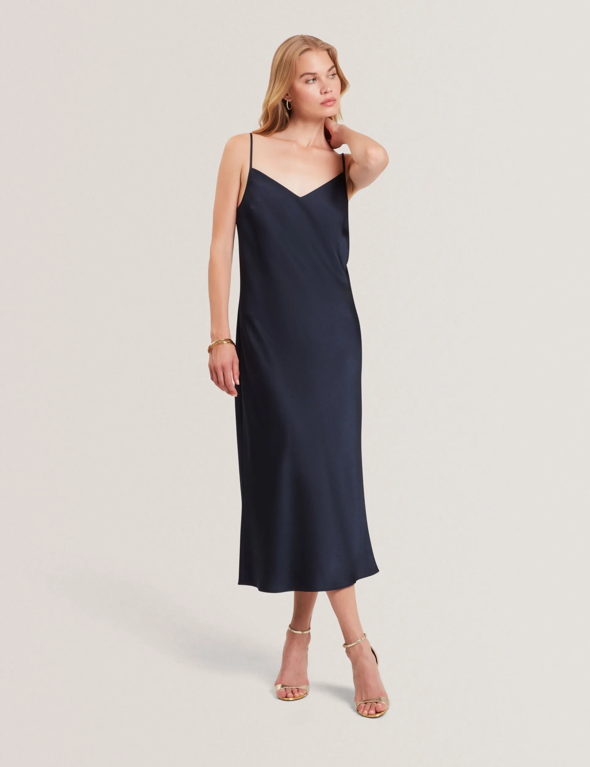 New Lobster Limited Kleider|Luftiger Blues Bearbeiten<2-in-1 Satin-Unterkleid mit Strickoberteil