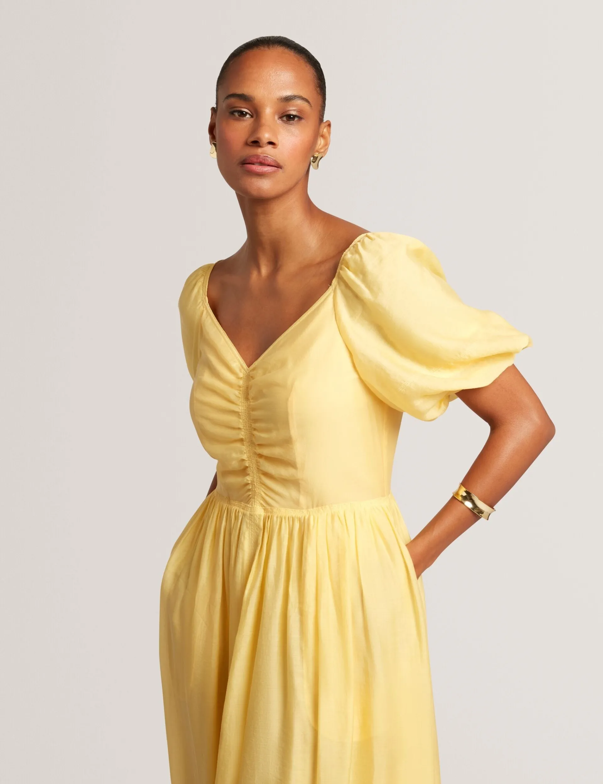 New Lobster Limited Kleider|Golden Hour<Midikleid aus Webstoff mit Puffärmeln und V-Ausschnitt