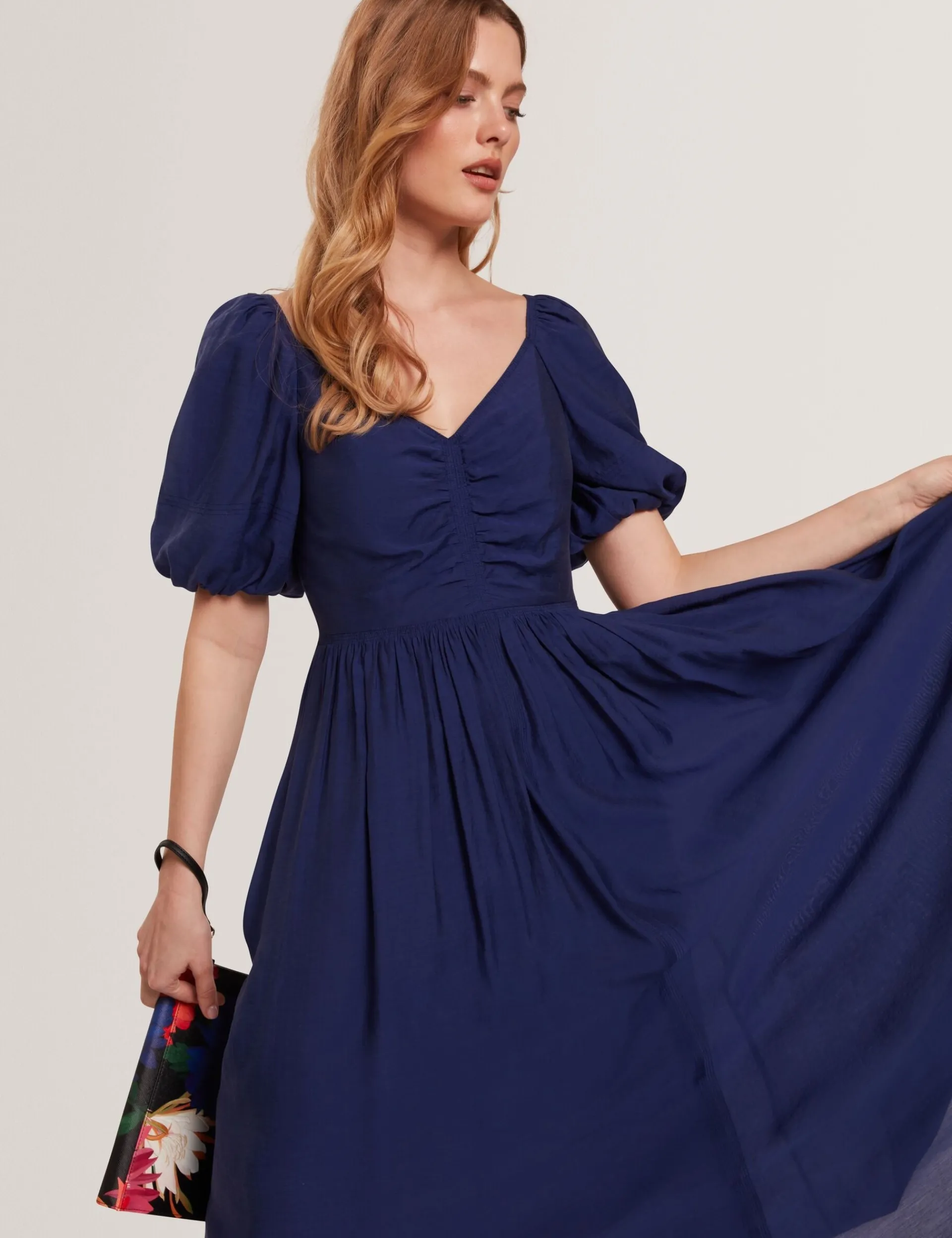 New Lobster Limited Kleider|Golden Hour<Midikleid mit Puffärmeln, Raffungen und V-Ausschnitt