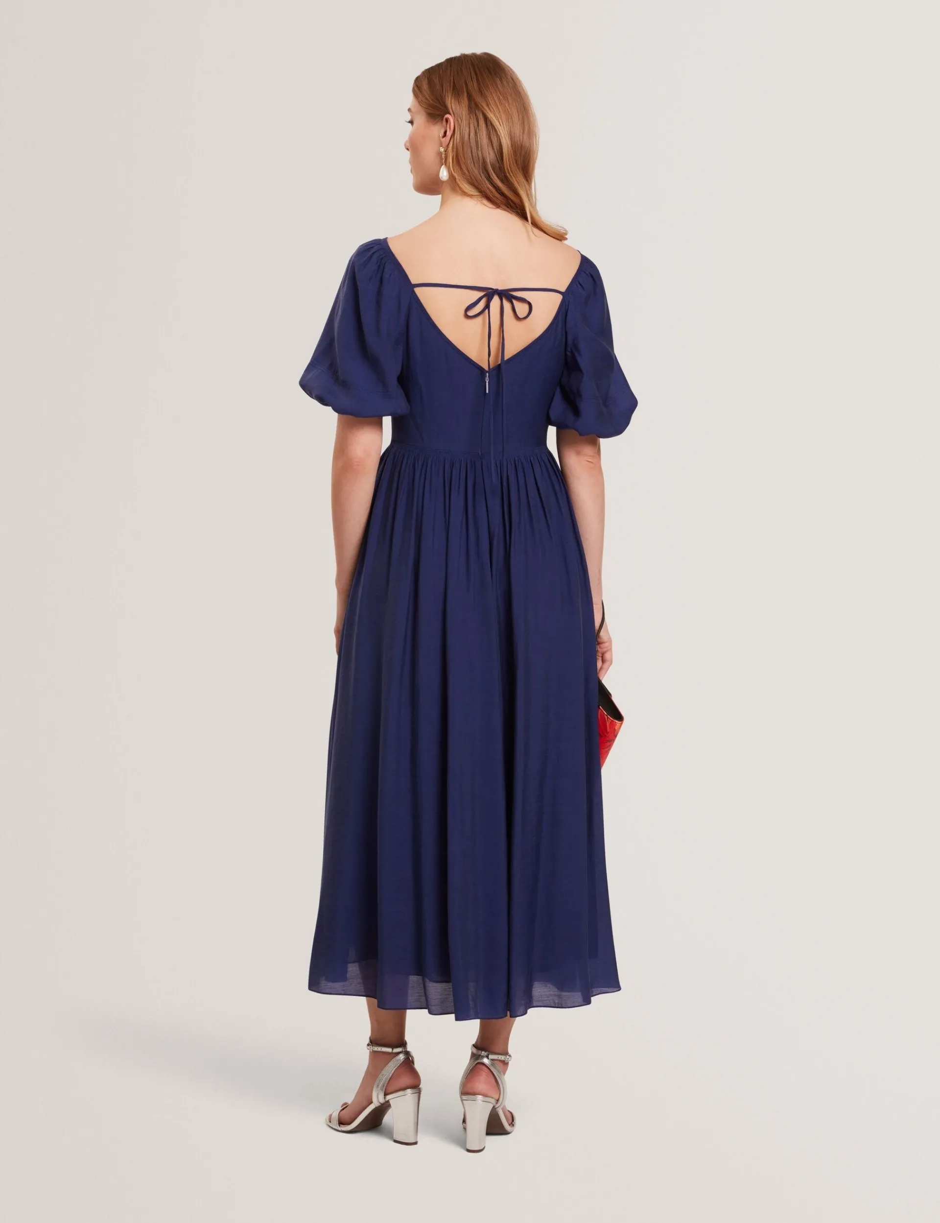 New Lobster Limited Kleider|Golden Hour<Midikleid mit Puffärmeln, Raffungen und V-Ausschnitt