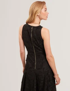 New Lobster Limited Die Hochzeitsredaktion|Der Weihnachtsladen<Ärmelloses Midikleid mit strukturierter Rosenstickerei
