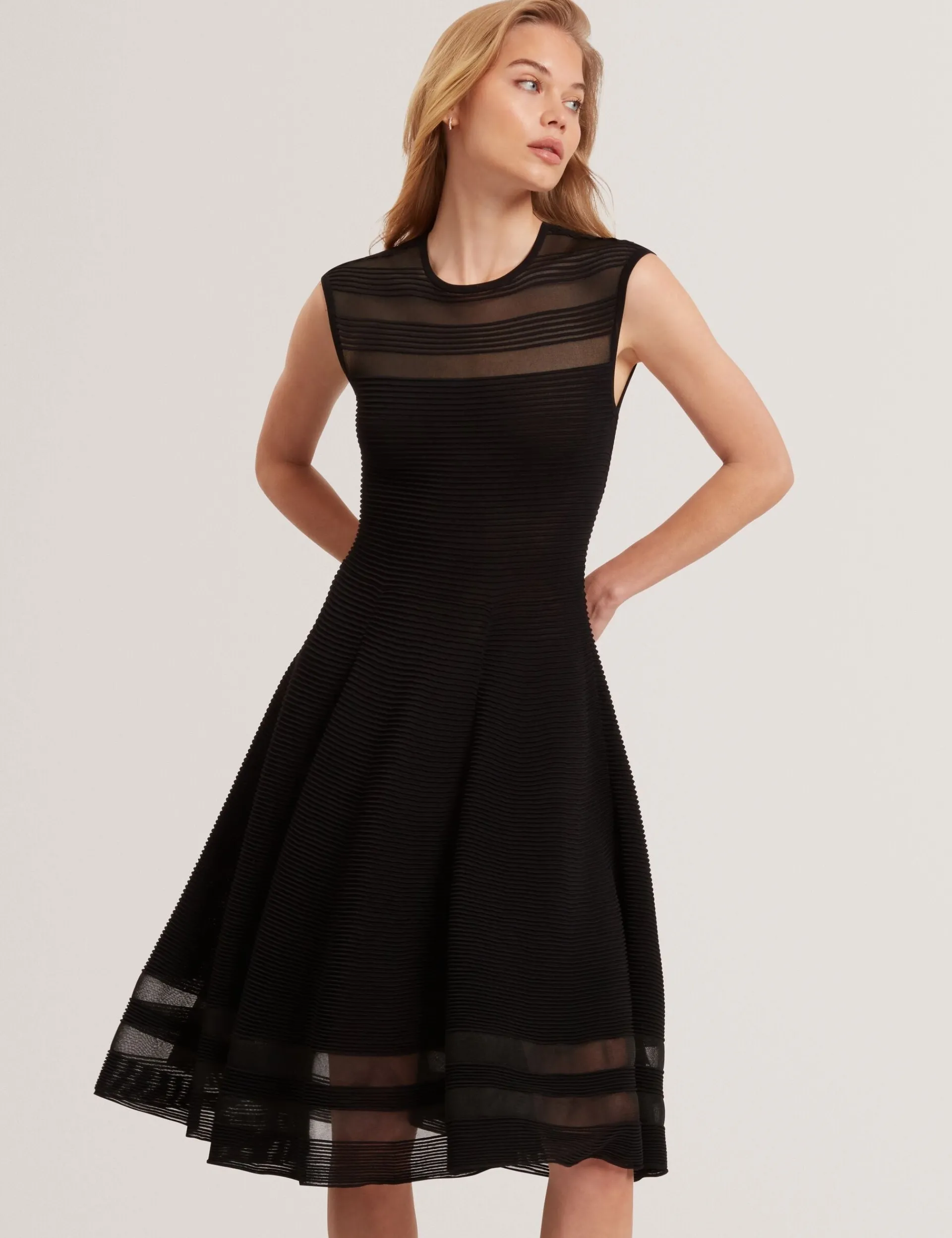 New Lobster Limited Anzüge & Zweiteiler|Kleider<Skaterkleid mit transparentem Einsatz und Rippstrick