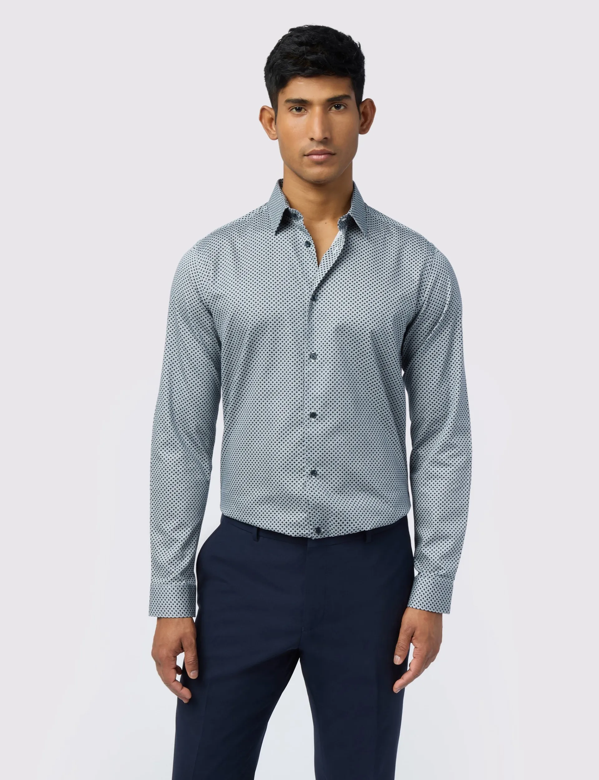 Licensee Baird Group Breezy Blues Bearbeiten|Shirts<Slim-Fit-Hemd aus Satin mit Geo-Fliesenmuster