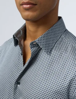 Licensee Baird Group Breezy Blues Bearbeiten|Shirts<Slim-Fit-Hemd aus Satin mit Geo-Fliesenmuster