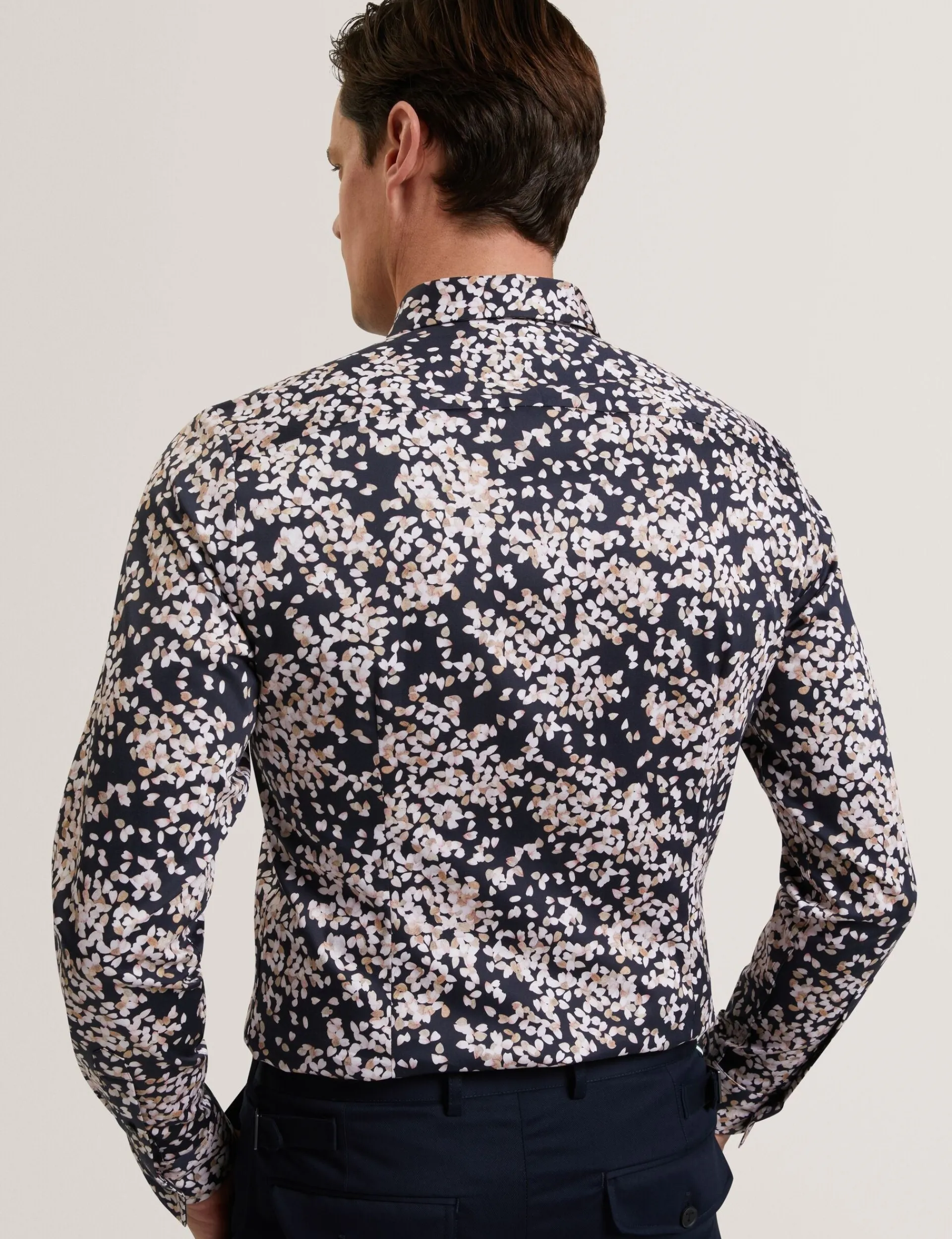 Herren New Lobster Limited Luxusgeschenke Für Herren|Breezy Blues Bearbeiten<Slim-Fit-Langarmhemd mit verstreuten Blütenblättern