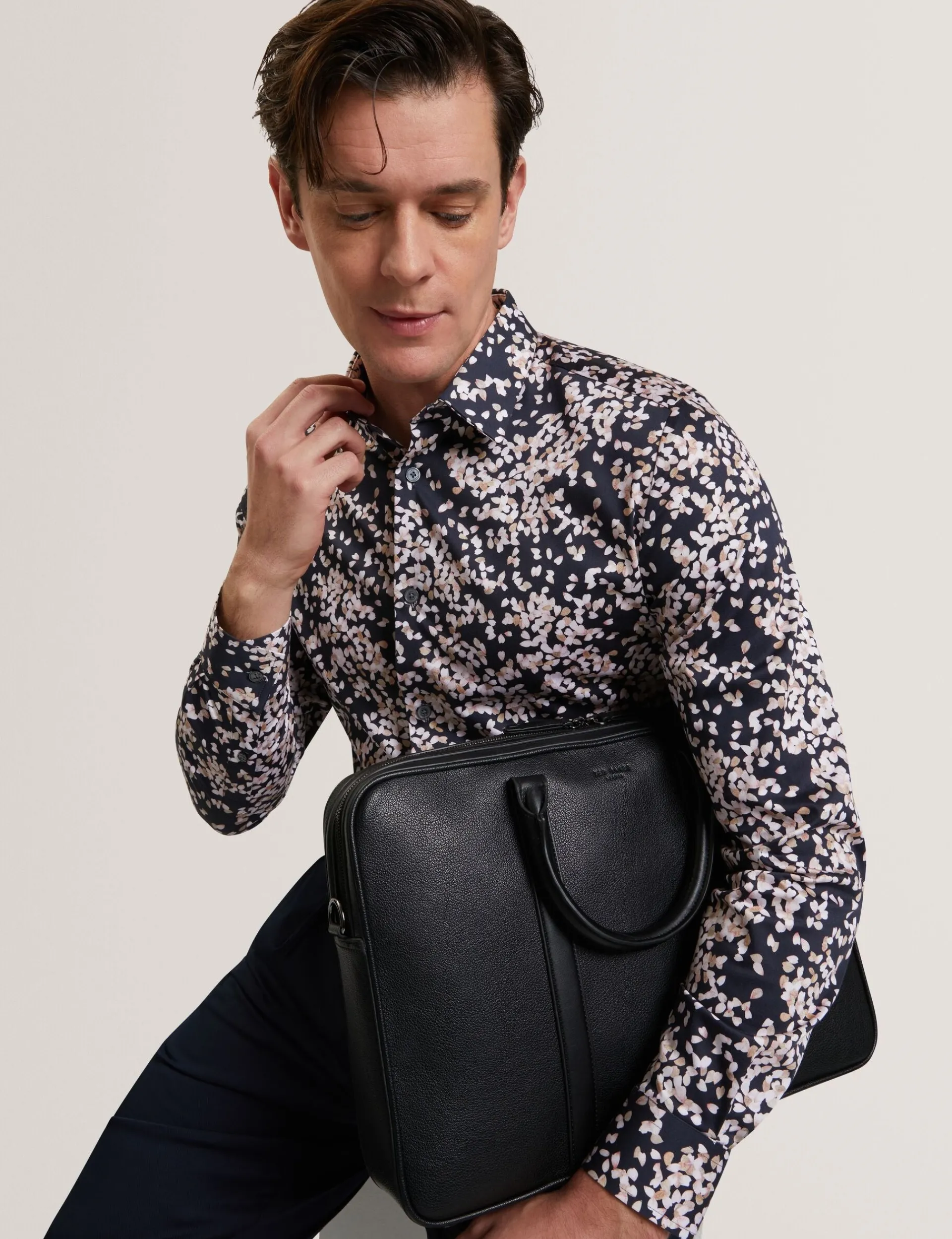 Herren New Lobster Limited Luxusgeschenke Für Herren|Breezy Blues Bearbeiten<Slim-Fit-Langarmhemd mit verstreuten Blütenblättern