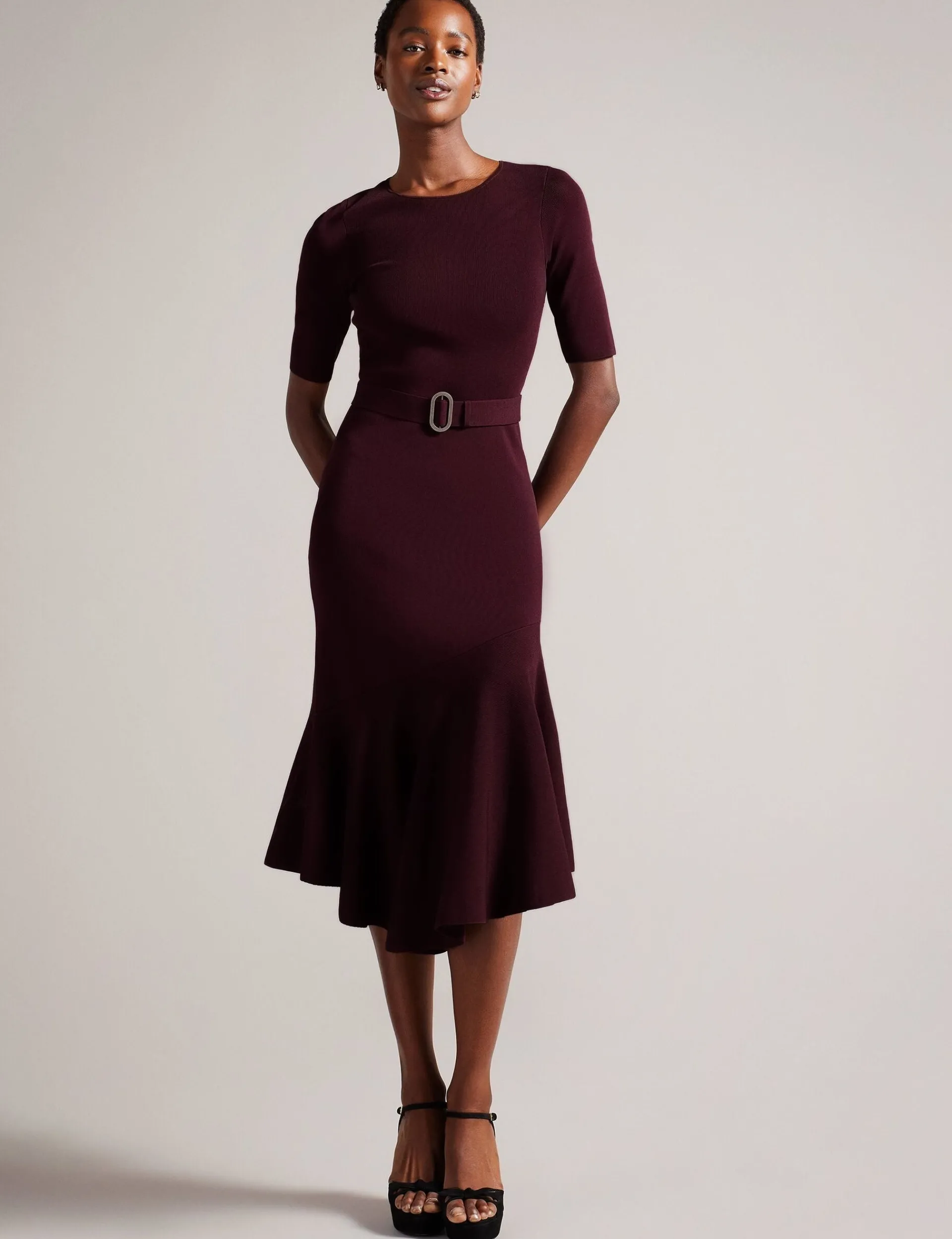 New Lobster Limited Kleider|Luftiger Blues Bearbeiten<Strickkleid in Midi-Länge mit ausgestelltem Saum und Gürtel